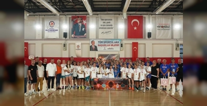 Denizli'de uluslararası basketbol turnuvası düzenlendi