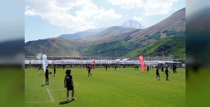 Erciyes'te genç futbol turnuvası başladı