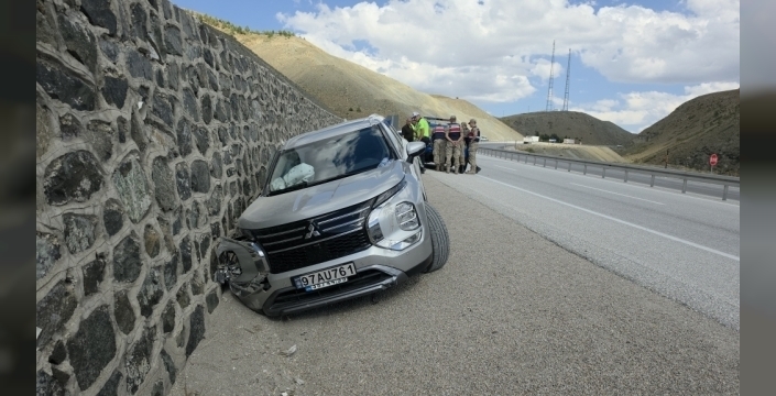 Erzincan'da kaza: 3 yaralı