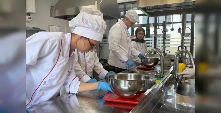 Gebze Beyaz Kalpler'de gençlere mesleki eğitim