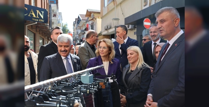 Gölcük'ün alışveriş festivali, esnafı ve vatandaşı buluşturdu