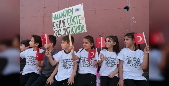 Hakkari'de uçurtmalar Gazze'deki çocuklar için uçuruldu