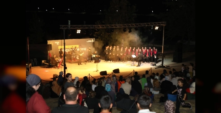 İnegöl kurtuluşunun 104. yılını konserle kutladı