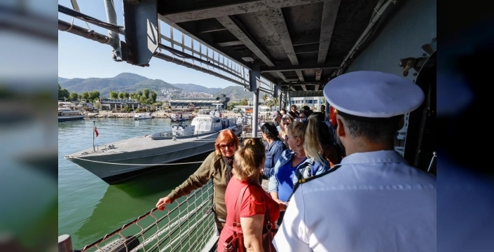 İzmir Büyükşehir Belediyesi'nden emeklilere gezi desteği