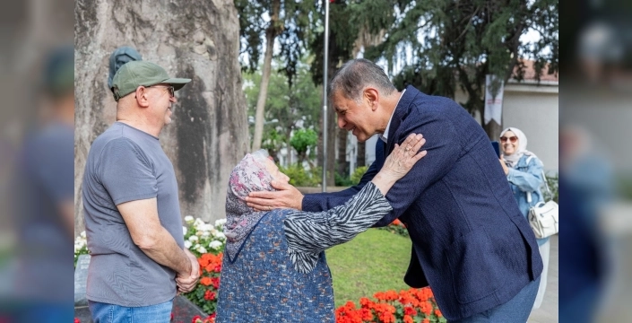 İzmir'de emeklilere 4 bin TL'lik destek