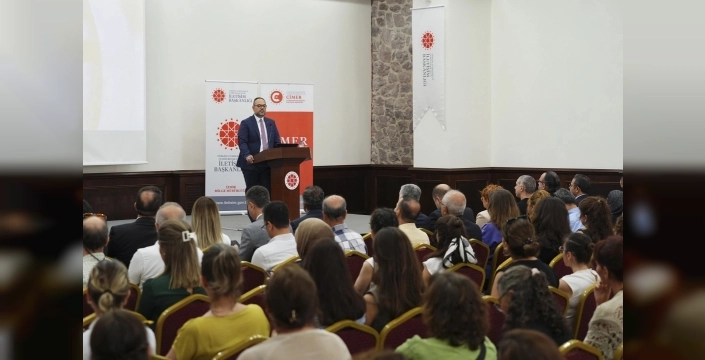 İzmir'de kamu personeline iletişim eğitimi verildi