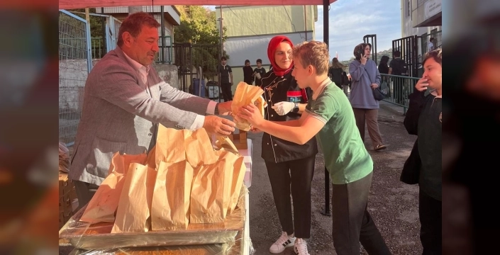 İzmit Belediyesi'nden öğrencilere sağlıklı beslenme desteği