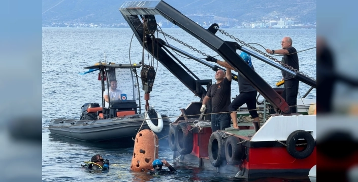 İzmit Körfezi'ndeki dip çamurları yapay resif haline getirildi