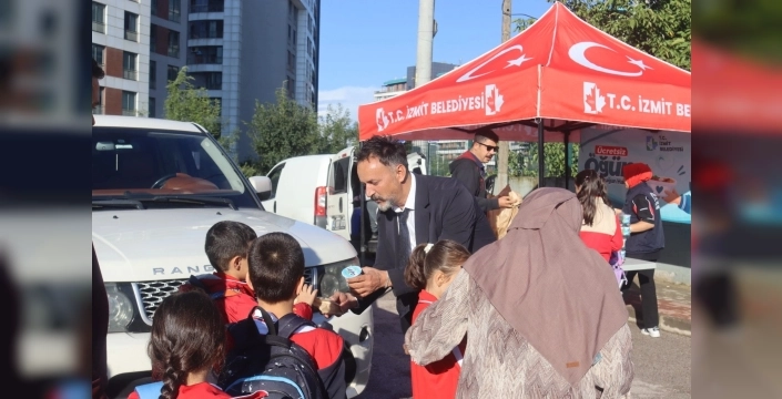 İzmit'te okullara beslenme desteği sürüyor