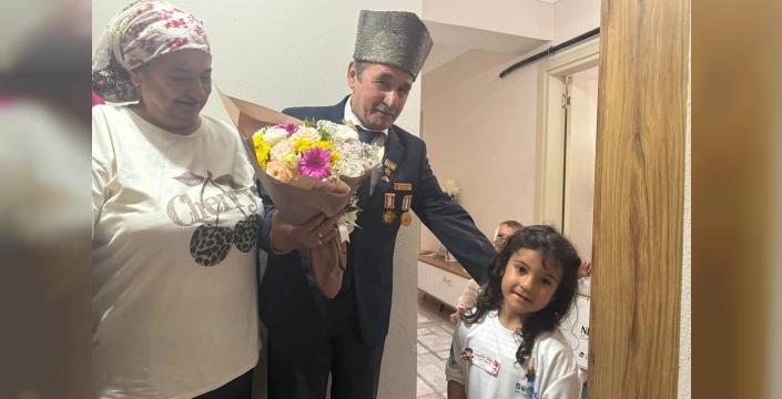 Karasulu minikler gazileri ziyaret etti