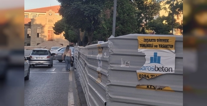 Keşan'da kaldırımlar işgal altında, yayalar tehlikede
