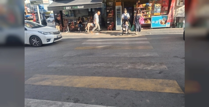 Keşan'daki silinen yaya geçidi çizgileri trafikte tehlike yaratıyor