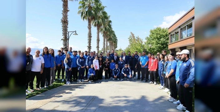 Kocaeli Büyükşehir Belediye Başkanı, başarılı sporcularla buluştu