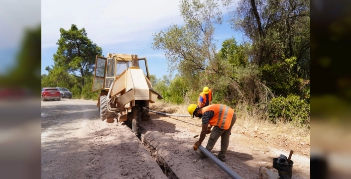 Marmaris Çamlı'da 30 yıllık su hatları yenileniyor