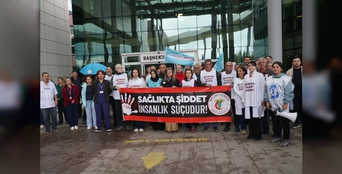 Mudanya'da sağlık örgütleri, sağlık çalışanına şiddeti protesto etti