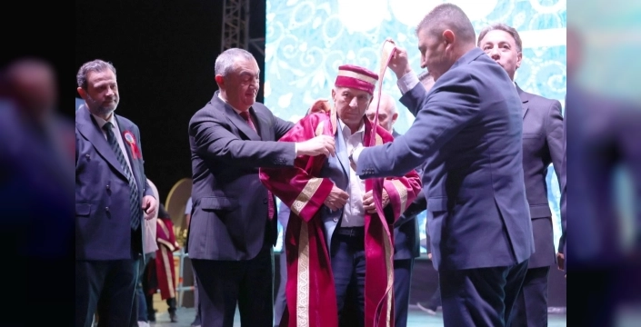 Mustafa Suat Köylüoğlu'na Ahilik Haftası'nda kaftan giydirildi