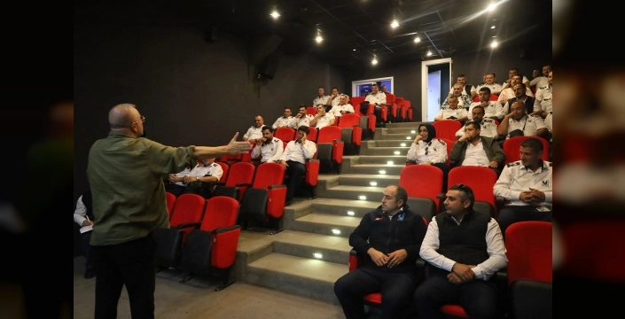 Otobüs şoförlerine empati ve sorumluluk eğitimi verildi
