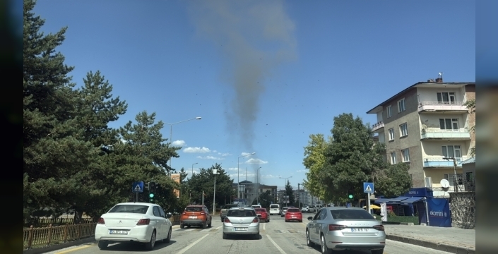 Palandöken ilçesinde hortum güvenlik kamerasına yansıdı