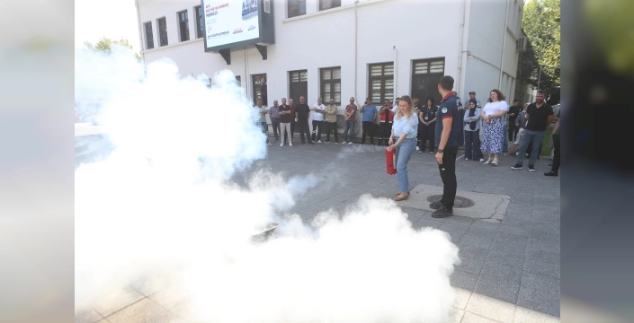 Sakarya'da belediye çalışanlarına yangın güvenliği eğitimi verildi
