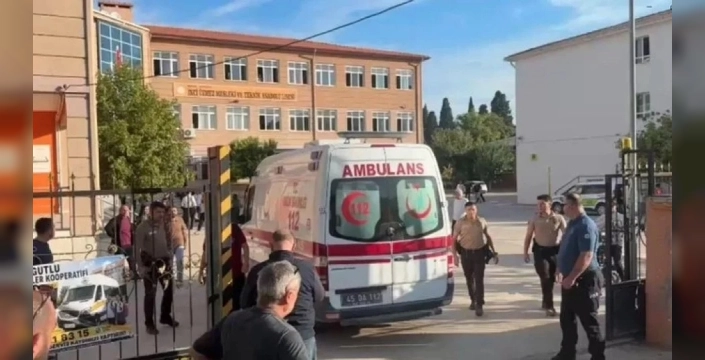Turgutlu'da okul yakınında silahlı saldırı: 11 öğrenci yaralı