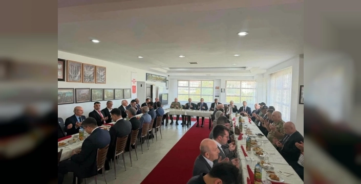 Vali ve milletvekili gaziler günü dolayısıyla ailelerle buluştu