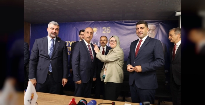Yeniden Refah Partisi Mardin İl Başkanı Mahmut Özer, AK Parti'ye katıldı