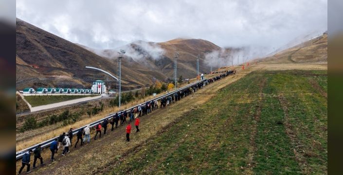 277 kişi Cumhuriyet Bayramı için Palandöken zirvesine çıktı