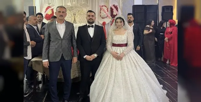 Ağrı'da Aydın ve Demir aileleri düğünle bir araya geldi