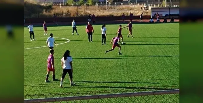 Ağrı'da dostluk maçıyla spor haftası kutlandı