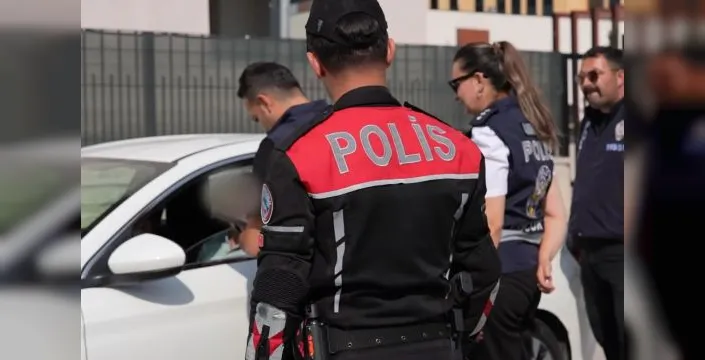 Ankara'da okul çevrelerinde denetim: 48 aranan kişi yakalandı