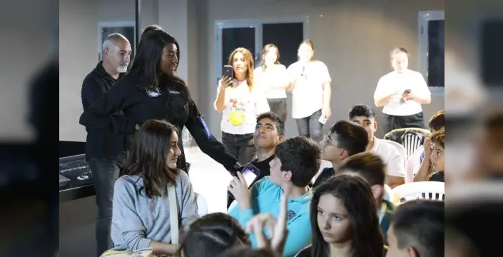Astronot Aisha Bowe, İzmir'de öğrencilerle buluştu