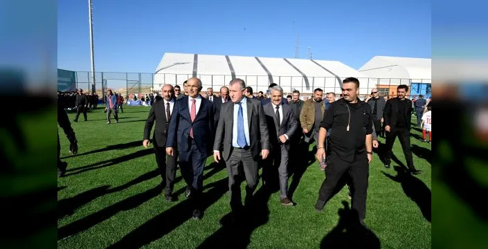 Bakan Bak, Malatya'daki spor tesisini övdü