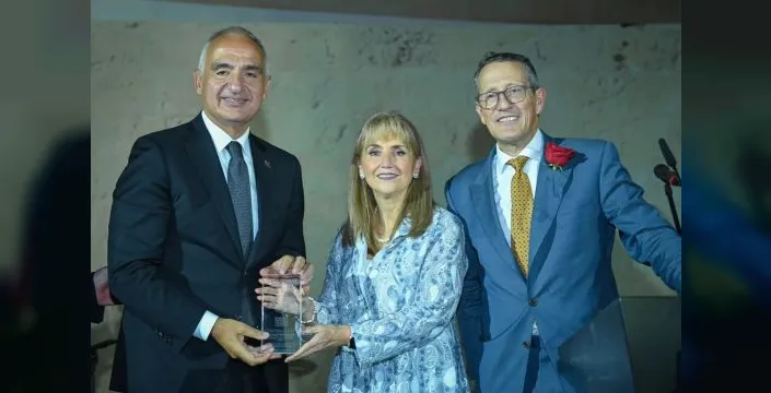 Bakan Ersoy'a WTTC'den liderlik ödülü