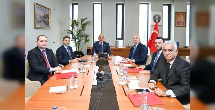 Bakan Ersoy, THY yönetimiyle turizm planlarını görüştü