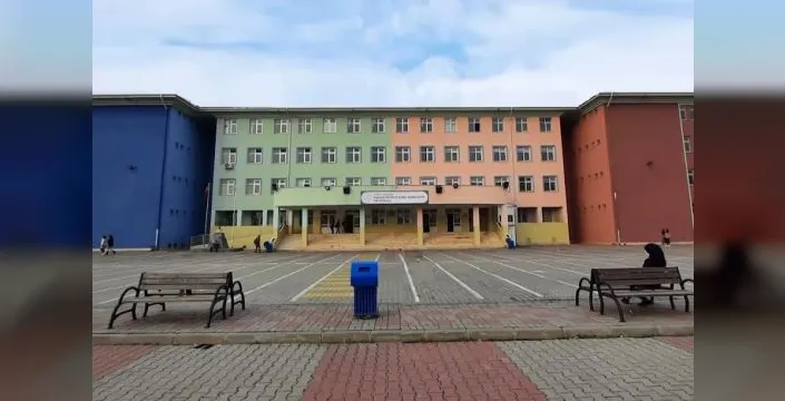 Başakşehir'deki ortaokulda kavga: 8 öğrenci yaralandı