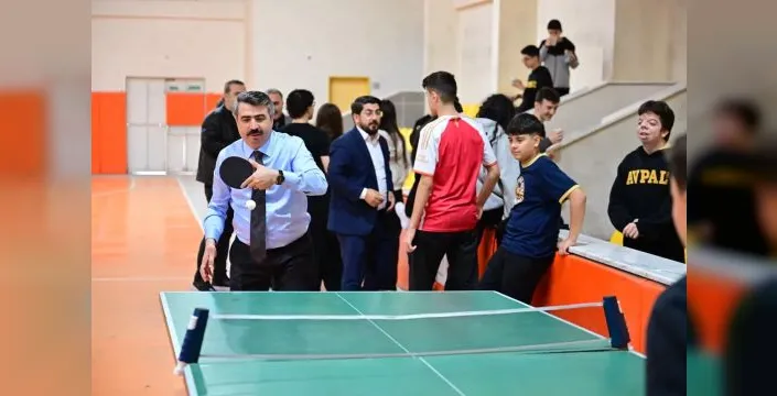 Başkan Yılmaz, gençlerle spor etkinliği düzenledi