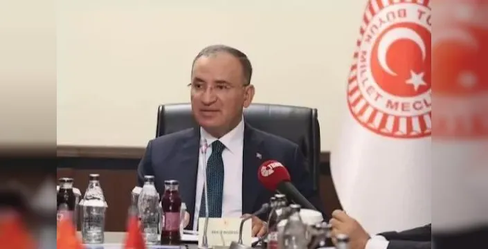 Bekir Bozdağ başkan vekilliğinden istifa etti
