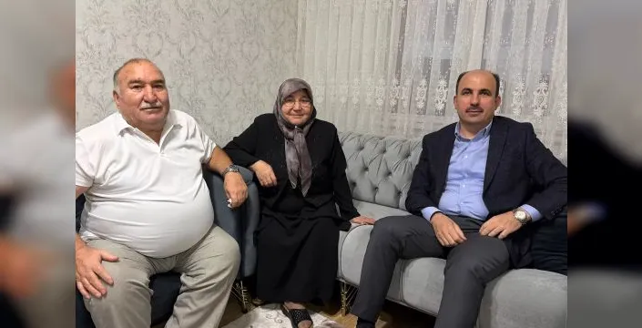Belediye başkanı gazileri evlerinde ziyaret etti
