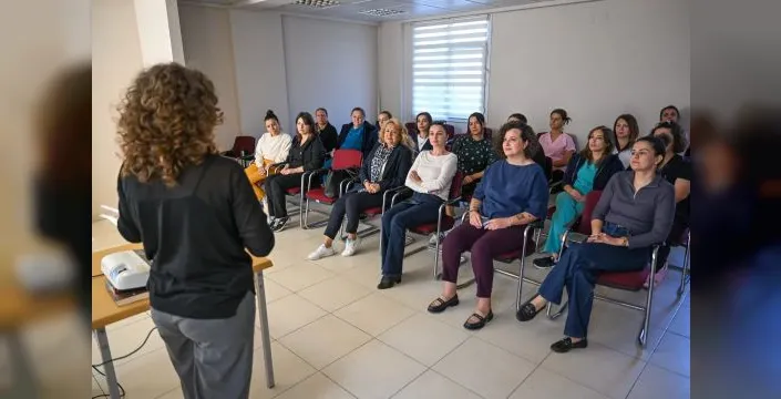 Bornova'da kadın sağlığı semineri düzenlendi
