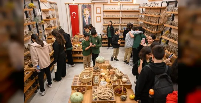 Bornova'da öğrenciler yerel tohumları tanıdı