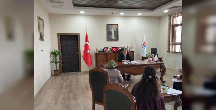 Bulanık Kaymakamı halk günü'nde vatandaşlarla buluştu