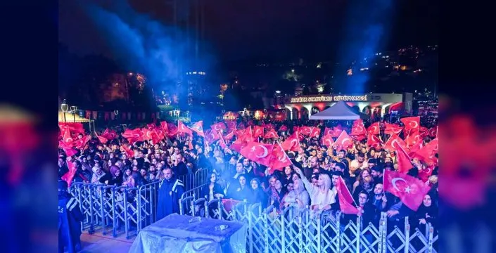 Bursa'da 103. yıl kutlaması kortej ve Berkay konseriyle sürdü