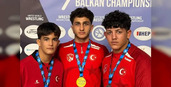Bursalı güreşçiler Balkan Şampiyonası'nda 3 madalya kazandı