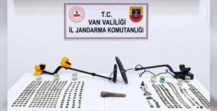 Çaldıran'da Roma dönemine ait 529 sikke bulundu