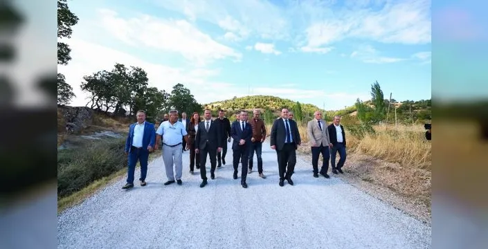 Demirci'de 12 mahalleyi bağlayan yolun asfalt çalışmaları tamamlandı