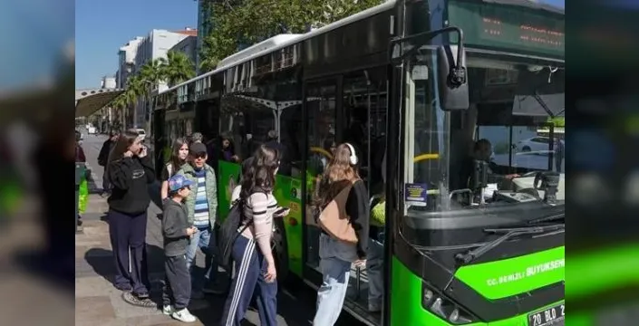 Denizli'de öğrencilere ulaşım desteği devam ediyor