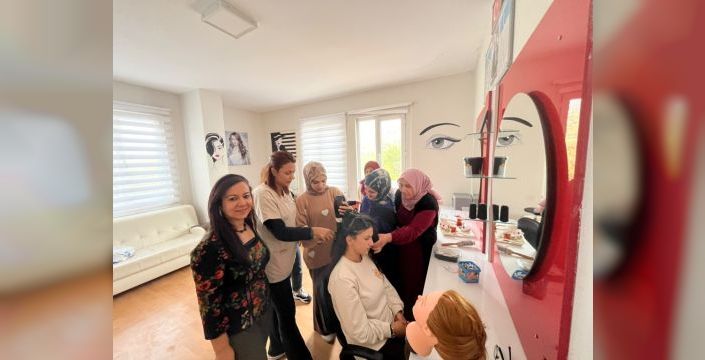 Doğanyol Halk Eğitim Merkezi'nde kuaför kursu başladı