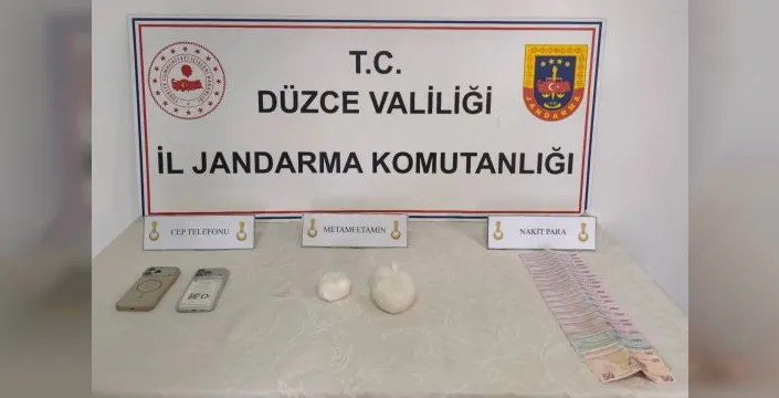 Düzce'de araçta 405,16 gram metamfetamin bulundu