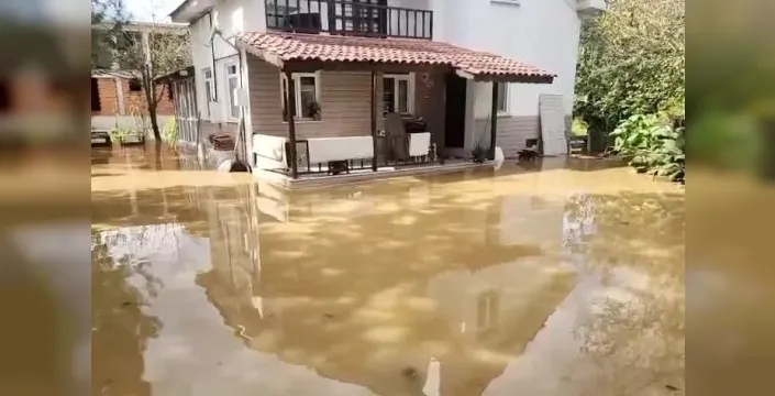 Düzce'de sağanak yağış su baskınlarına neden oldu