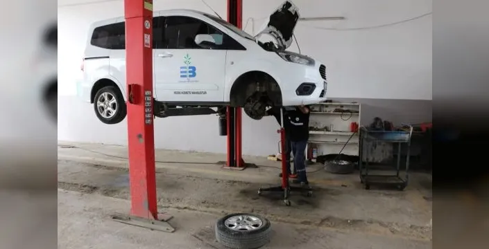 Edremit belediyesi araç bakımını kendi yapıyor